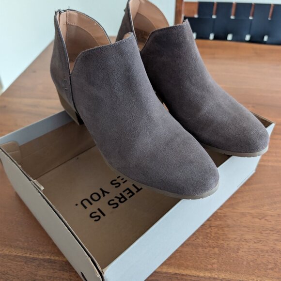 Kenneth Cole Reaction Women's Side Skip Suede - Size 10 - Picture 7 of 11